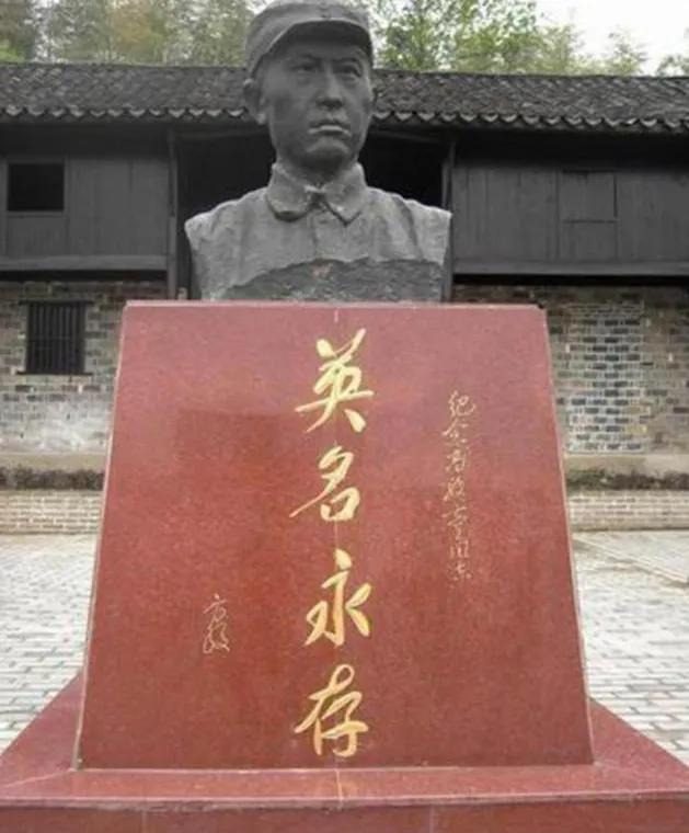 杨克志与曹玉福均为高敬亭一手提拔的亲信，早年分别担任过高敬亭的贴身警卫和秘书，深