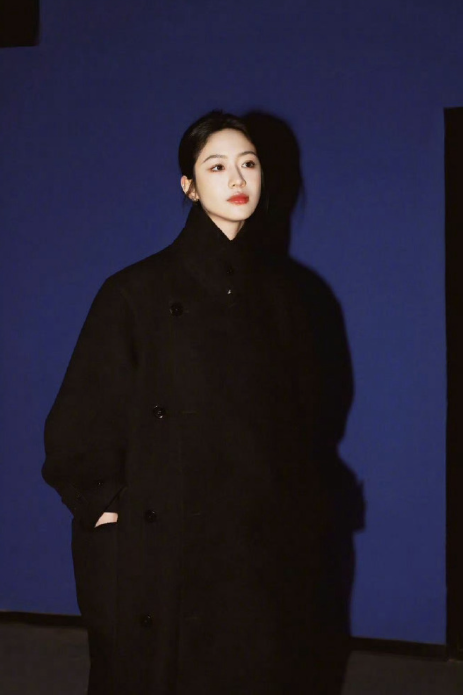 向涵之又变美了，刚刷到她近期视频照片，真被美到!不是突兀改变，而是悄然绽放，五官