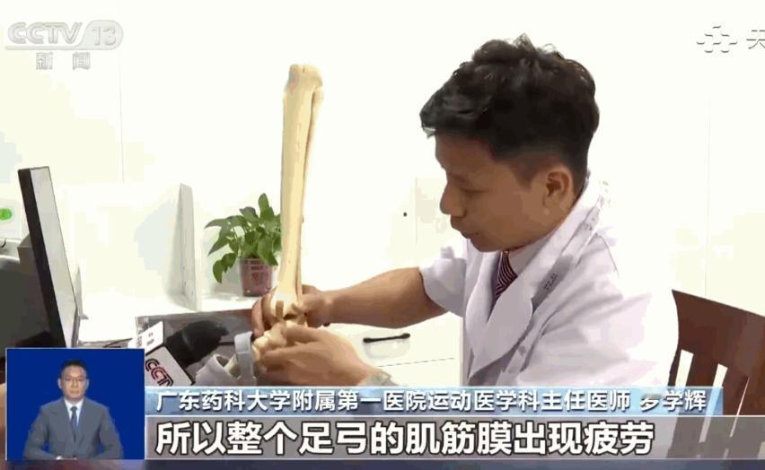 喜欢穿洞洞鞋的人天塌了！北京各大医院的皮肤科诊室里，最近挤满了穿着各色洞洞鞋的年