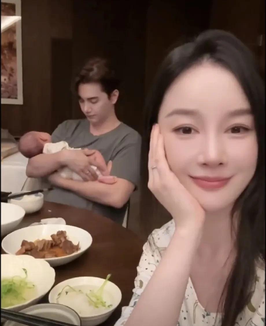 张檬一家子真是越来越迷了！你说她带娃不用心吧，她又凡事亲力亲为，每日记录饮食