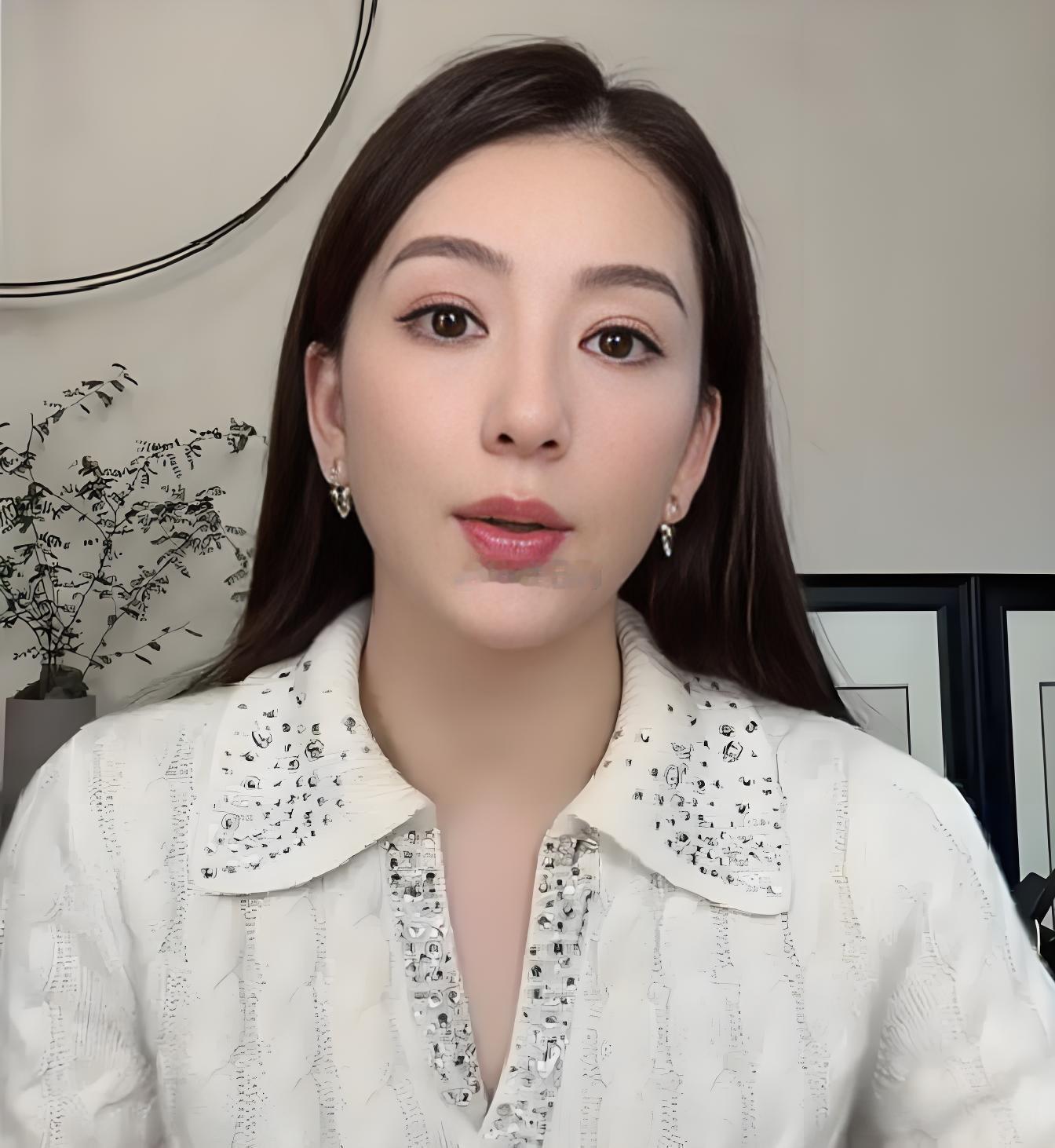 “她咋这么空？”，这句吐槽刚冒出来，我就翻出了方媛18岁那年的账本！不是演的，真