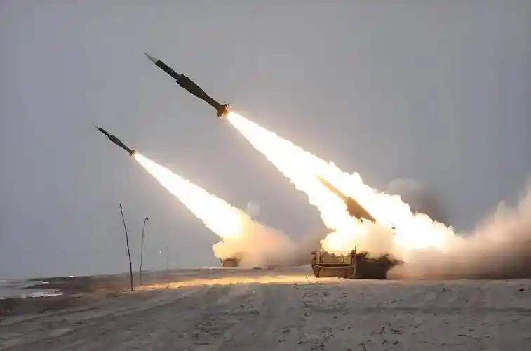 一场空袭撕碎了基辅的上空。俄军这次没留任何后手，连“锆石”这种压箱底的战略级大杀