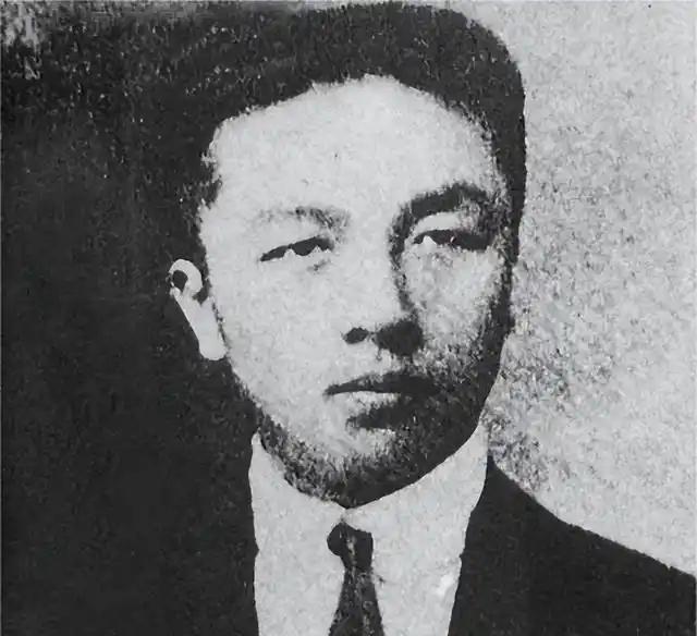 1916年，新婚六年后，朱惠终于为刘半农生下了一个女儿，刘半农却严肃的说“对外称