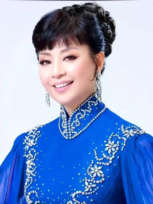 1998年，殷秀梅再婚嫁法国贵族。没想到十年之后，因为丈夫工作调动，两人感情出