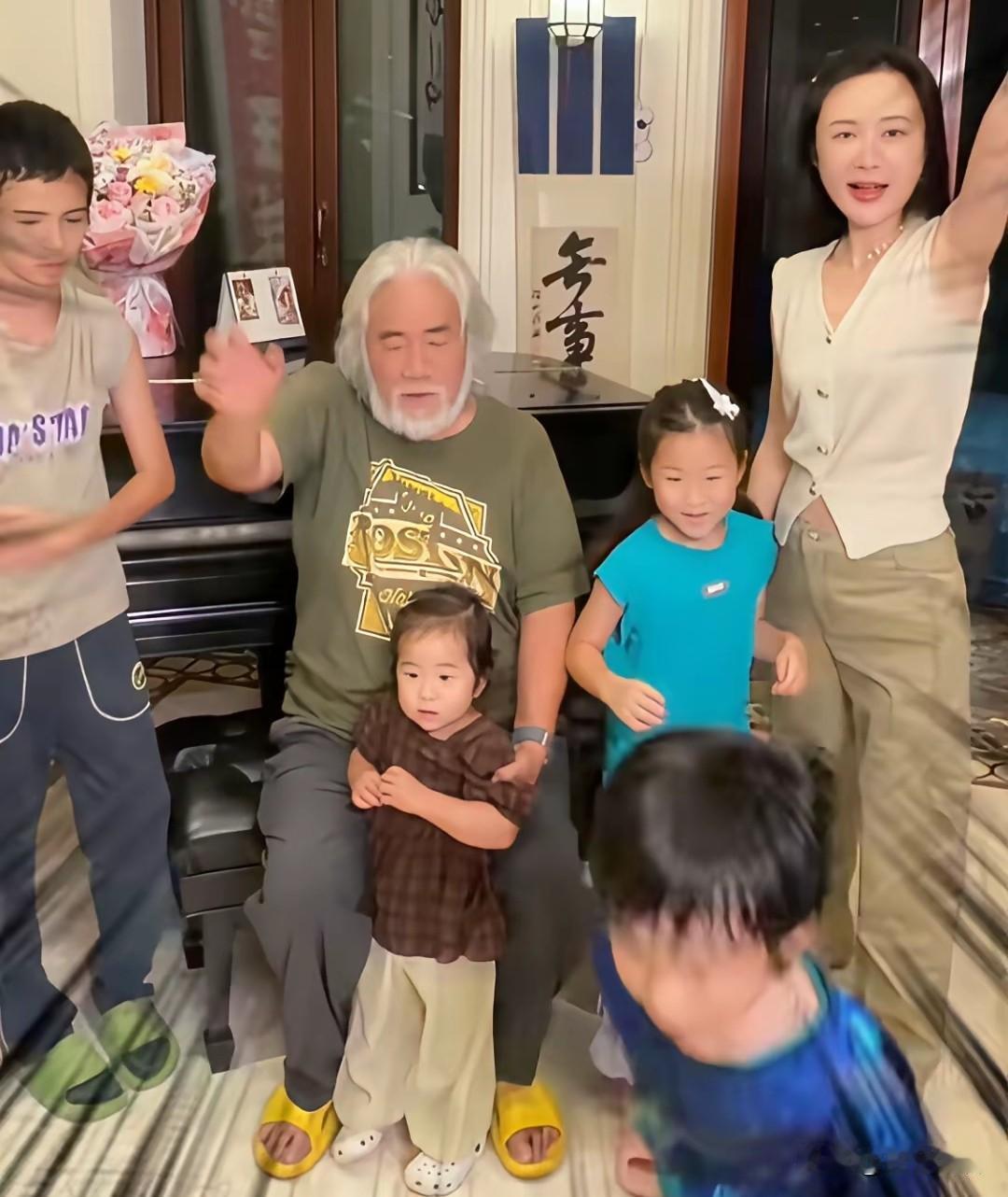 张纪中两口子是真喜欢孩子，已经四个了，说如果怀孕就继续生。话说老爷子真有精气神