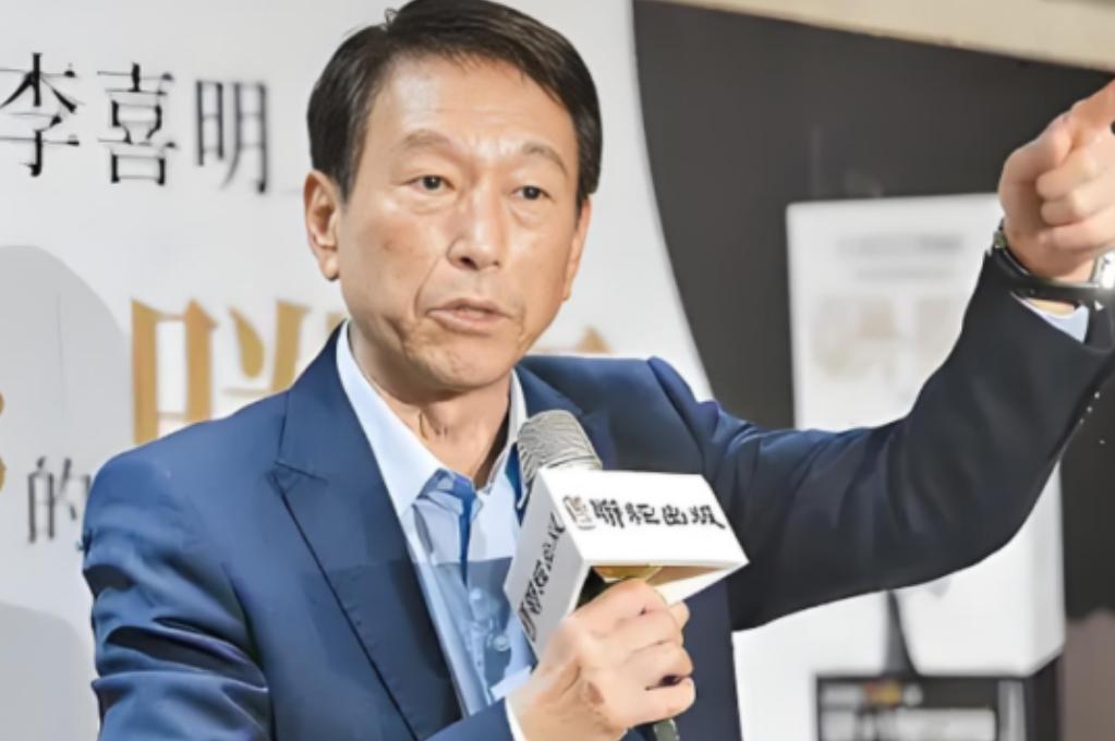 台湾前参谋总长李喜明一席话，让岛内炸锅！他直言解放军不是不敢打，而是时机未到。李