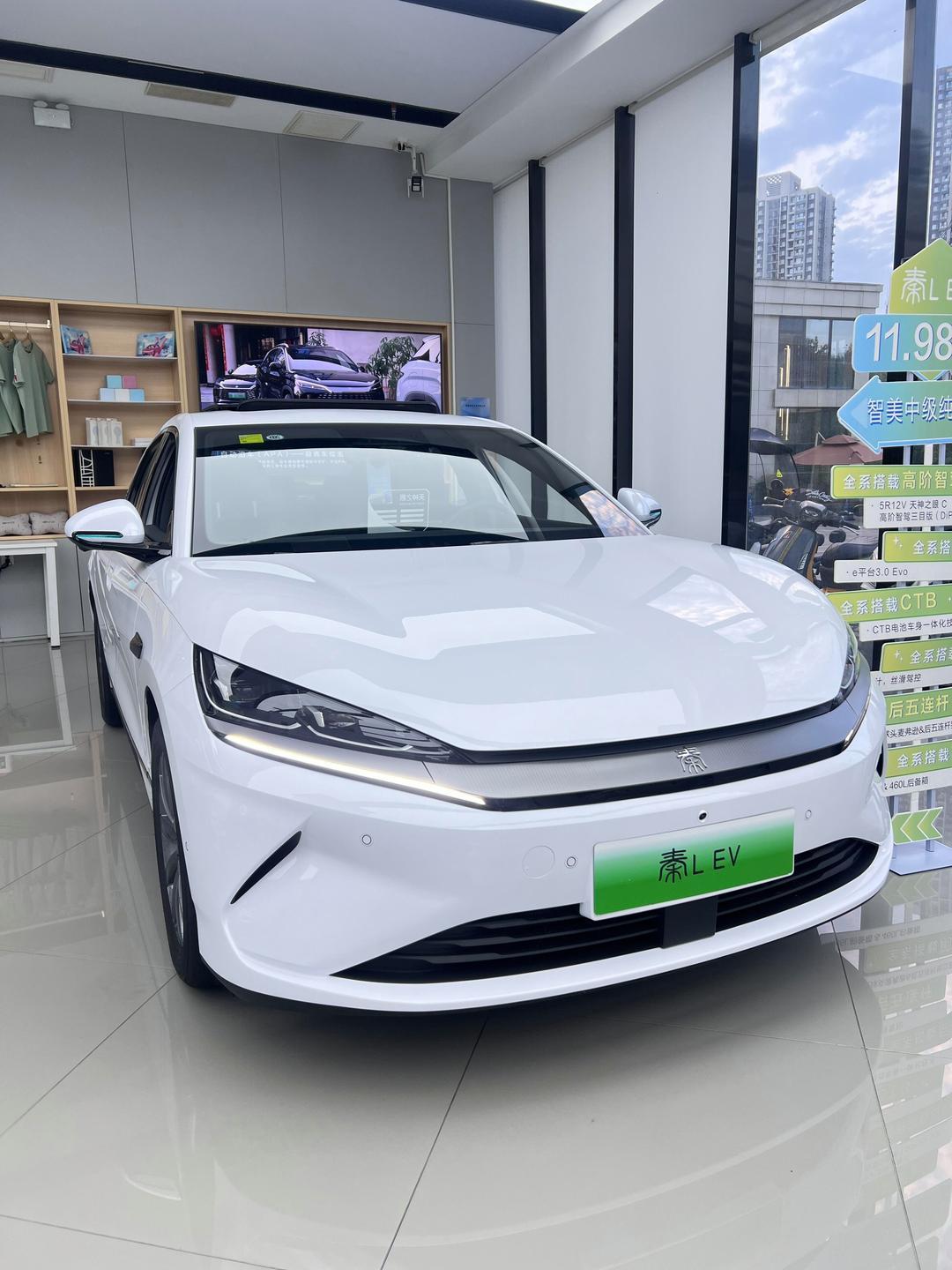 比亚迪秦L刚露面的时候，我就觉得这是台“挑不出错”的家用车，它的设计很克制，