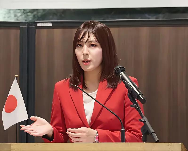 日本右翼桥本琴绘大放厥词，狂妄至极太可气！嘿哟喂，日本右翼桥本琴绘这操作简