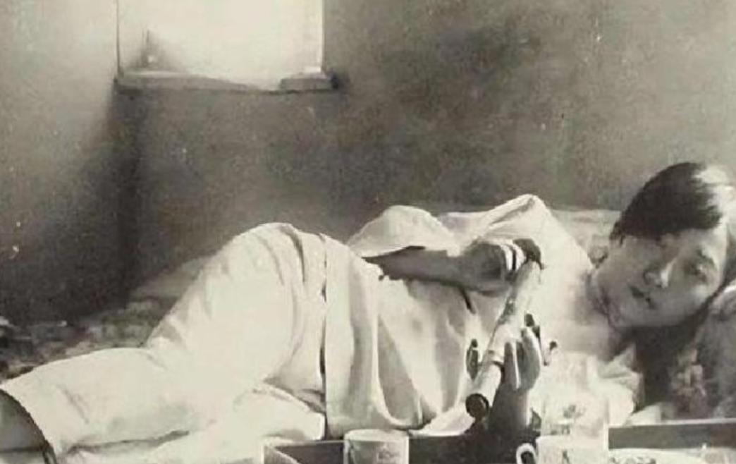 晚清时期，婉容把太监孙耀庭叫进闺房，命令他伺候自己冲澡，谁知，当她解开衣衫，孙耀