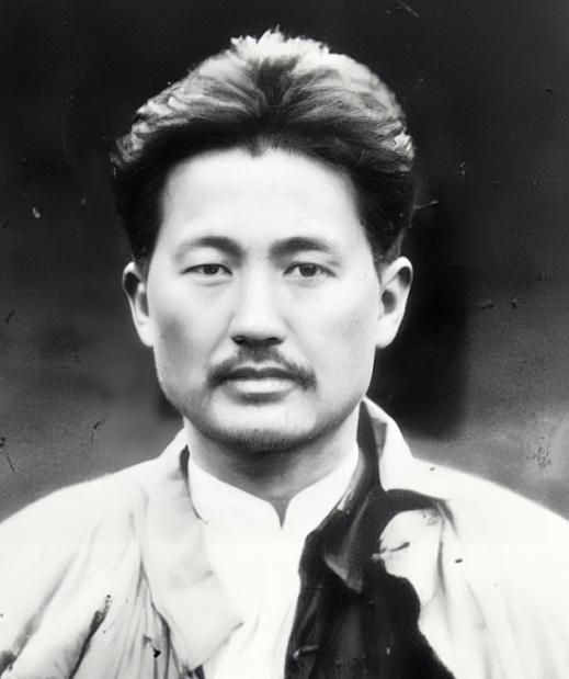 1957年，江西南昌化纤厂建设施工时，工人们挖出一具戴脚镣的骸骨，立即报警，警察