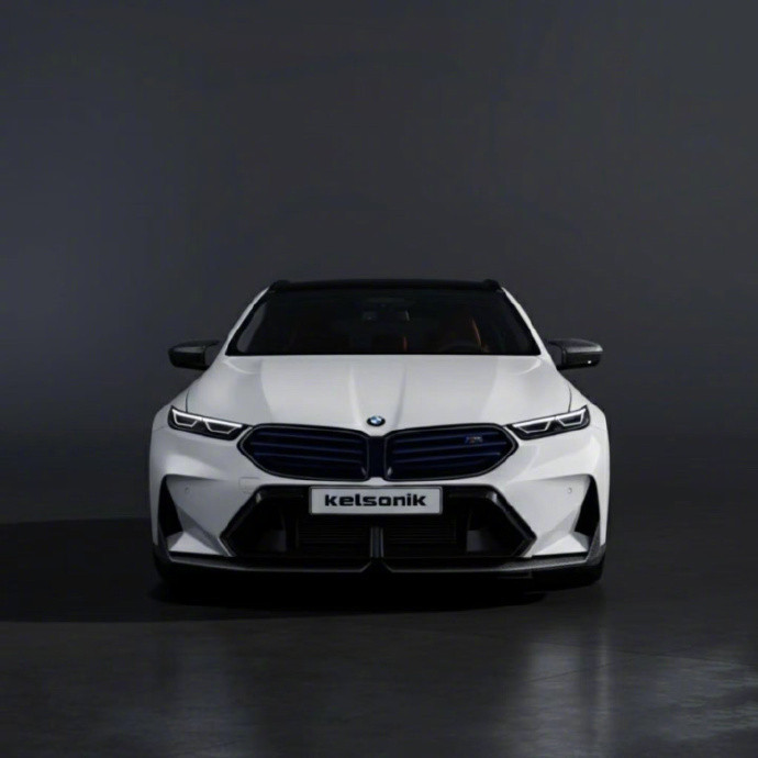 新款宝马5系实拍太惊艳😎车头加长后斜侧看着竟有旅行车那味儿，熏黑中网帅爆！