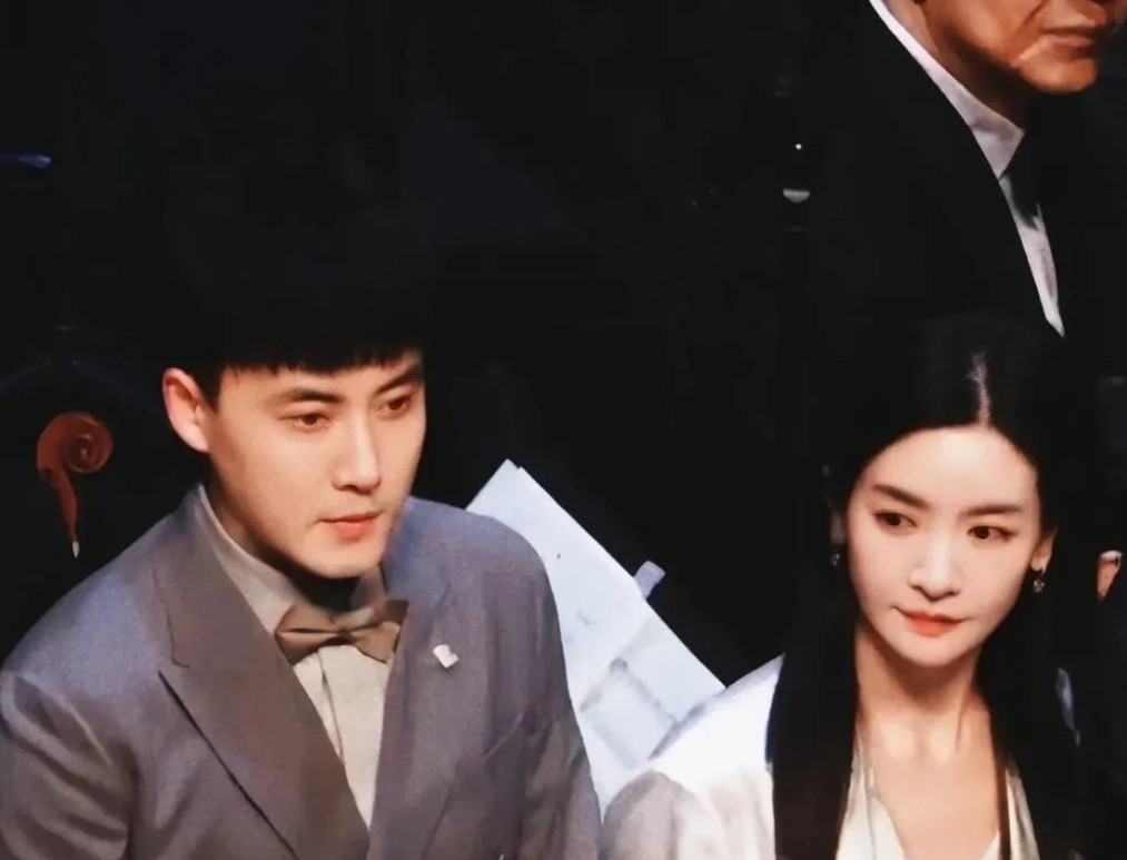 李晟说，拍《新还珠格格》那会儿，张睿他是回族人不能吃猪肉，有场吻戏要拍，我想着万