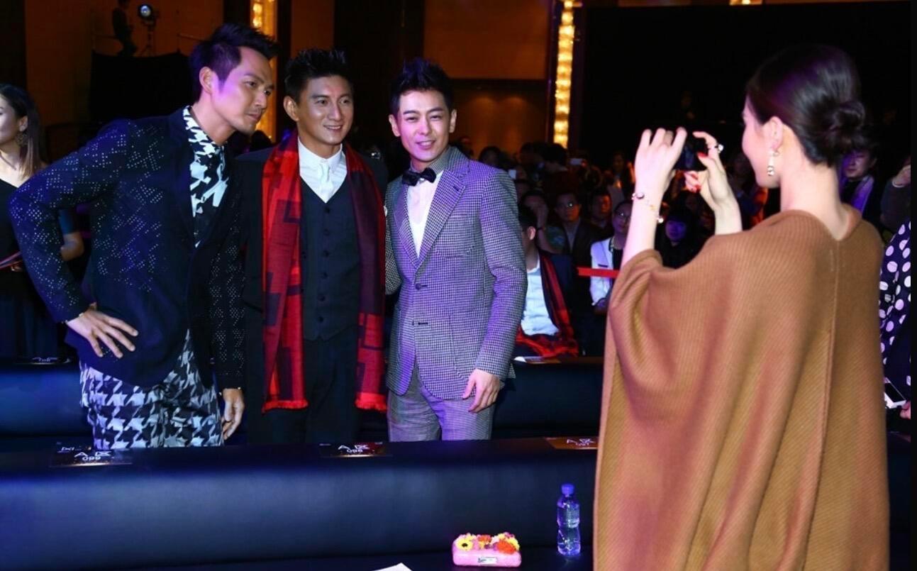 天呐，刷到刘诗诗早期图片不愧是舞蹈出身，优雅气质好绝啊…