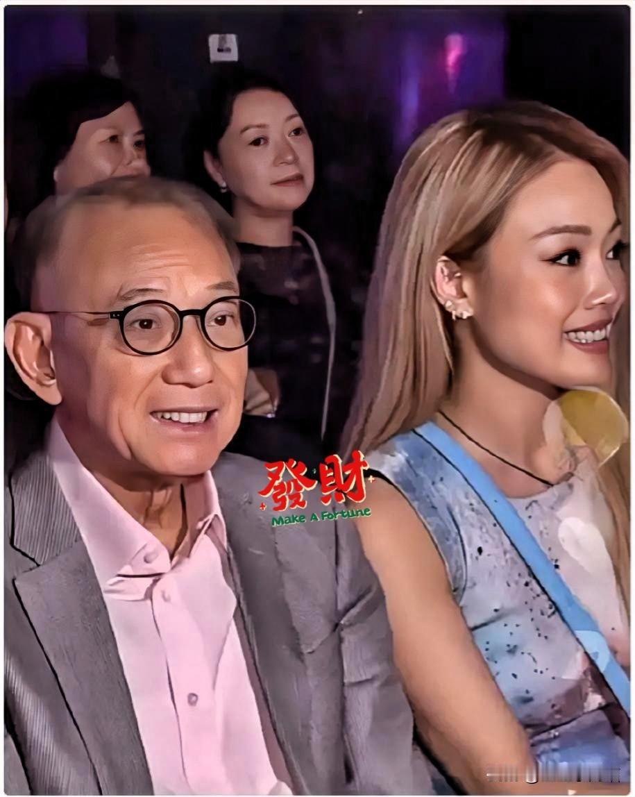 这下好了不仅是香港，全国人民都知道了！82岁的杨受成，45岁的容祖儿，两