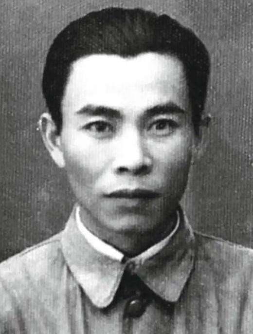 1943年底，陈毅接到通知要去延安开会。从江苏黄花塘到延安，四千里路程，日伪