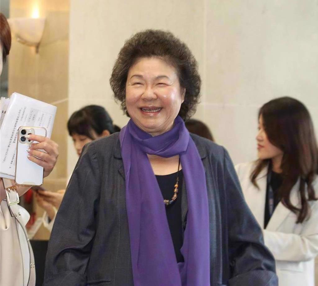 因为请病假超一年蔡英文闺蜜下台了她就是台湾监察部门负责人陈菊她曾经担任