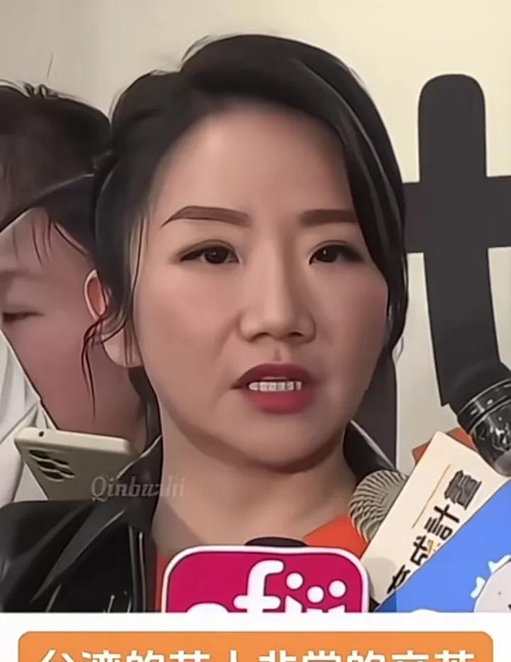近日；艺人陶晶莹受访为台湾艺人抱不平称；做台湾的艺人很辛苦，要背负很多包袱，他认