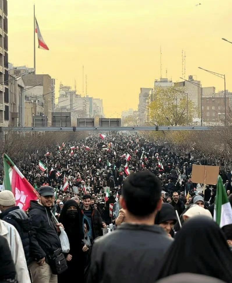 局势突变！多国紧急撤侨提醒，普通人最该看清这一点2月22日，一个非常罕见的信