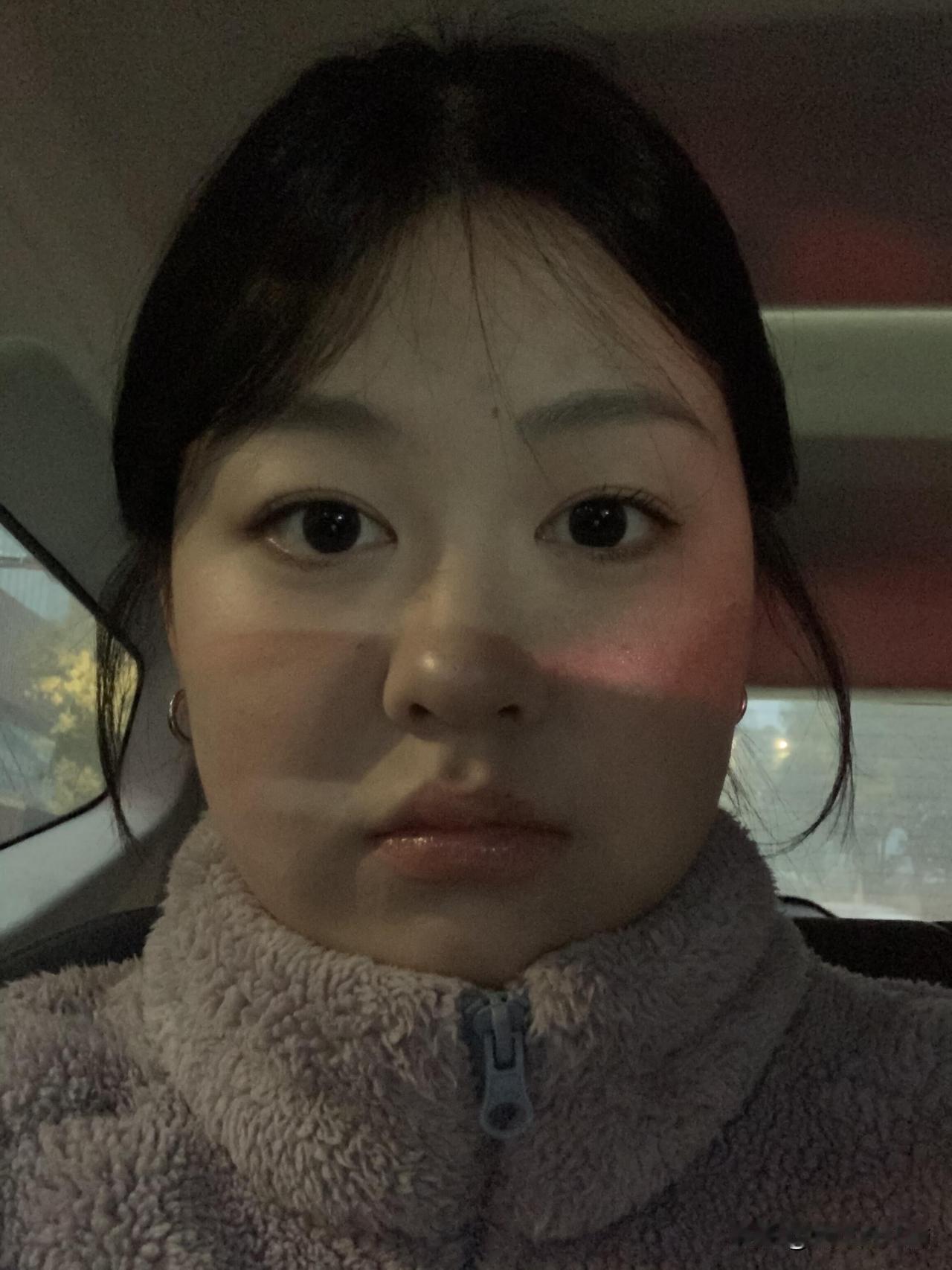 23岁，连异性的手都没牵过正常吗？前两天跟几个刚认识的朋友玩“你有我没有”，我