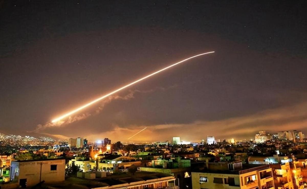 美：把这份文件签了。中：啥文件？美：关于伊朗导弹袭击的谴责文件。中：