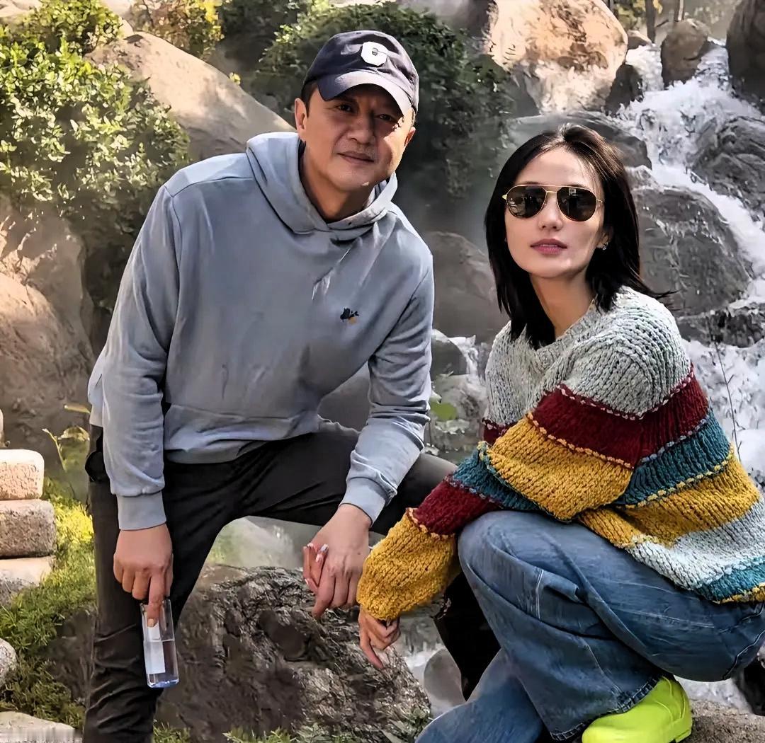 李亚鹏离婚此时此刻最开心的人绝对就是他的女儿李嫣了这孩子这回算是彻底踏实