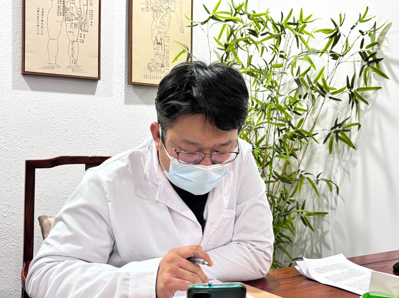 高血压最大的三个敌人，很多人都败在了第二个，不改掉，血压很难稳定下来门诊里常