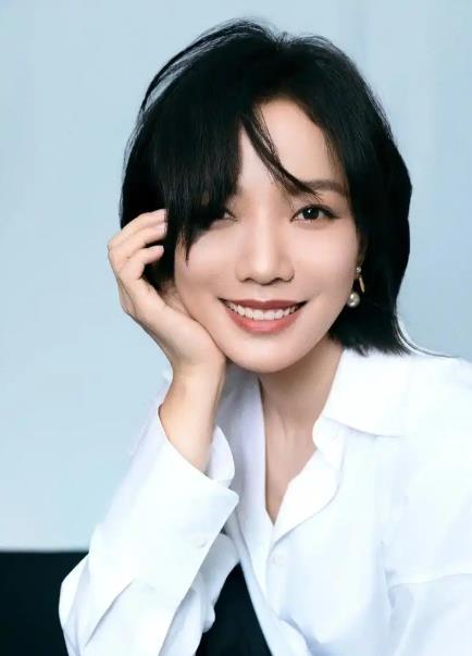 求婚王珞丹男子被曝曾骚扰迪丽热巴2019年的王珞丹35岁，事业正处在上升期，在