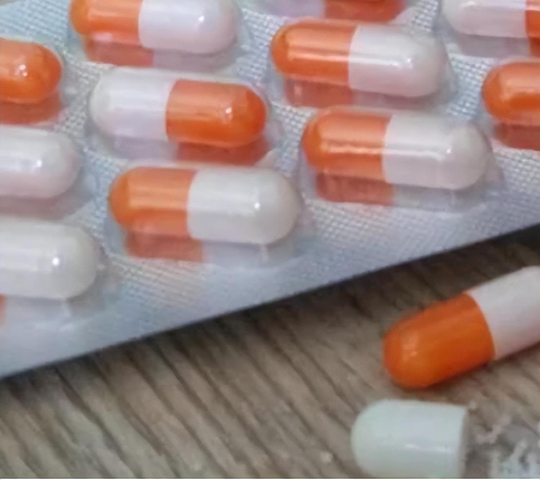 “阿莫西林”是消炎药？提醒：真正的消炎药只有2种，别用错了嗓子发炎了吃点阿莫