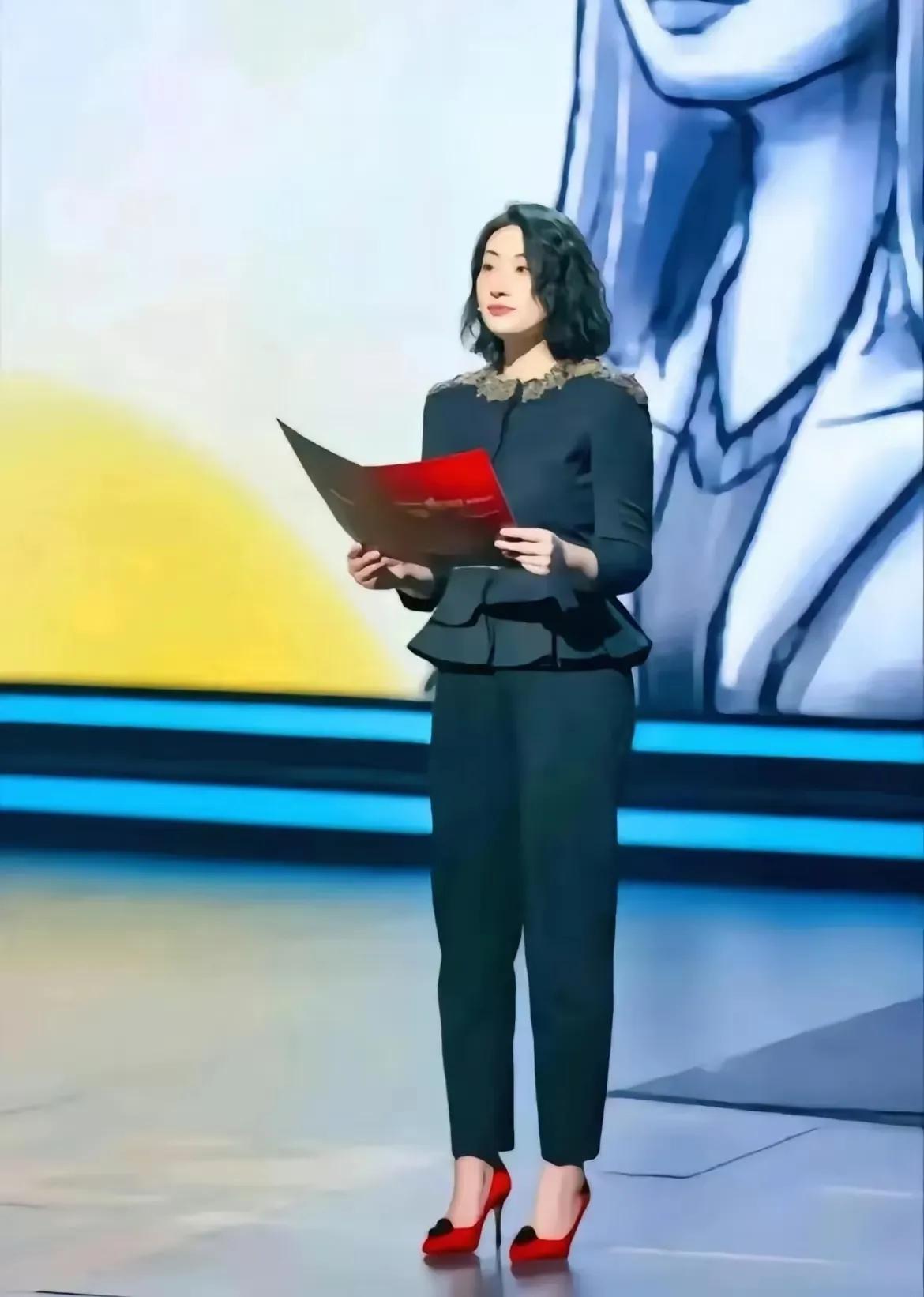 深挖才发现，娃哈哈老厂股份竟被“铁娘子”杜建英牢牢攥在手里。现在看钟睒睒也不错，