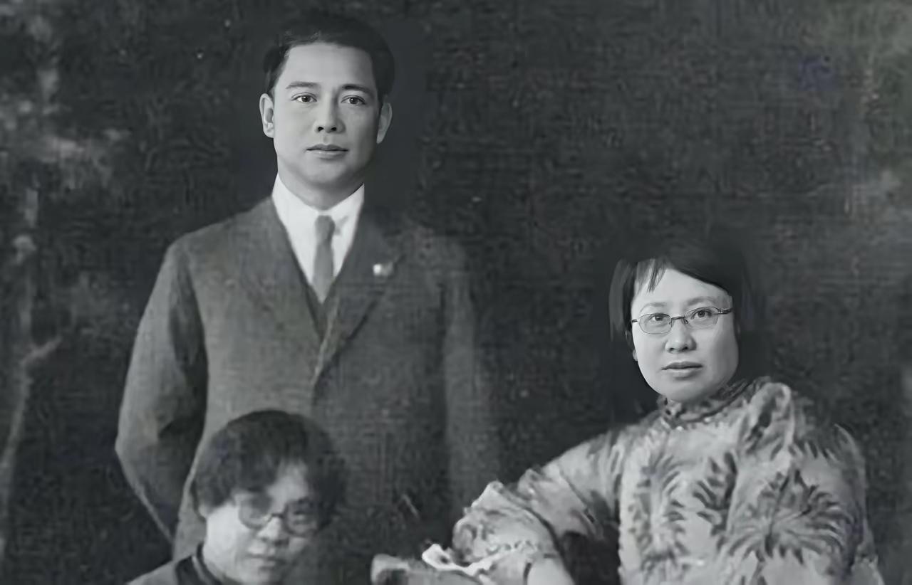 1959年，台湾那边接到信儿，说陈璧君挂了。老蒋一听，咧嘴蹦出五个字：“死了也好