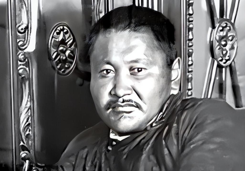 1935年，蒙古总理当众打了斯大林一个耳光，斯大林没还手，两年后蒙古消失了六分之