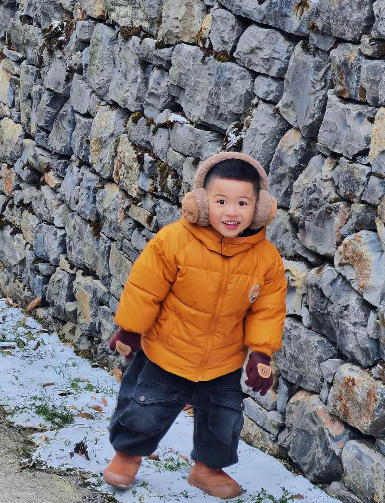 稚子年少不知事，却是人生最乐时。