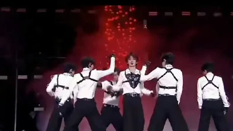 果然是巨星团体，让我知道什么叫死忠粉[捂脸哭]时代少年团上海演唱会开始，粉