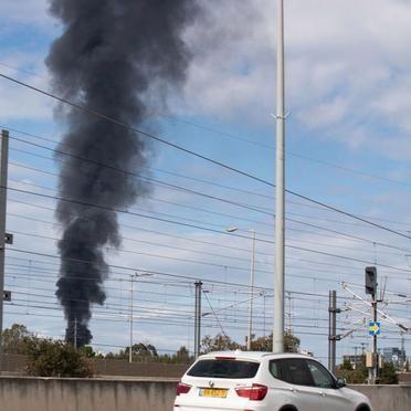 伊朗去年那轮反击，导弹打过去，效果不错。优势在手，没接着往下推。停了。以色