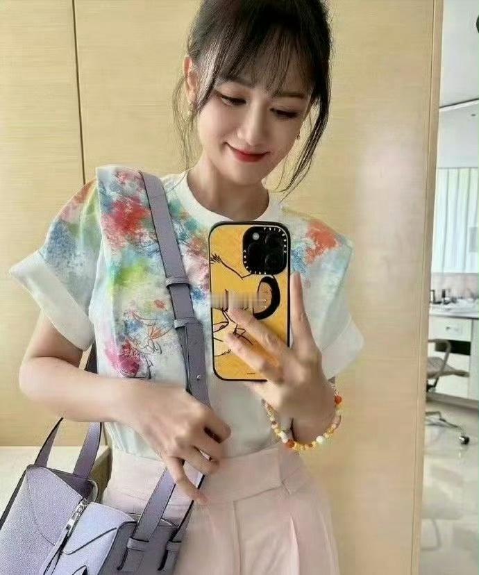 不得不承认，陈乔恩这婚结的太高质量了，每次的出现都比上一次年轻十岁​​​