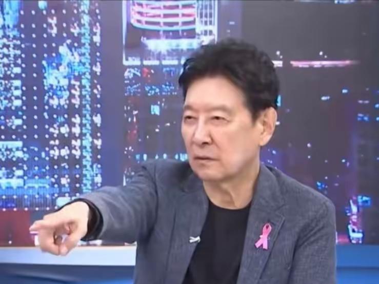 赵少康“双标”吐槽军演？这三大反差事实，真没法洗白！东部战区“正义使命-2