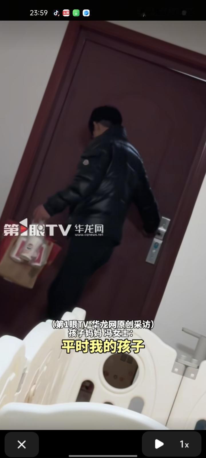 1月28日，天津。相差八岁的弟弟假期帮姐姐带娃，从“上学早八”无缝衔接“带娃早八