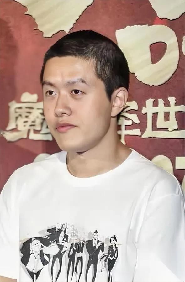 《哪吒2》拿奖这事儿，其实特“拧巴”。不是它不够好，是组委会“不得不给”——