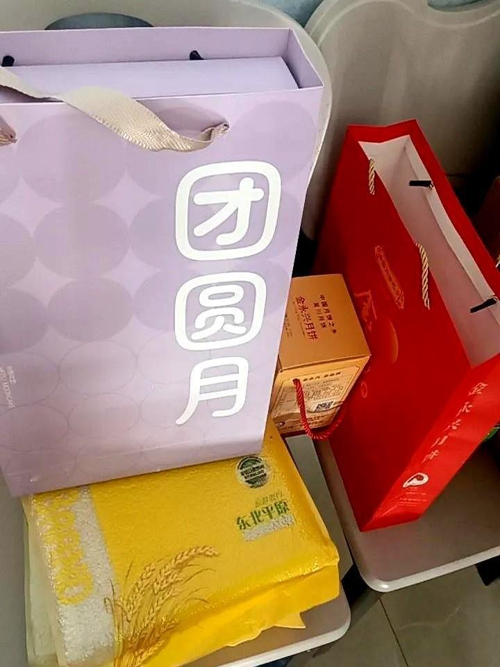 全职妈妈也能拿工资，4000块就是底气昨天，一位全职妈妈晒出自己三个月领到的