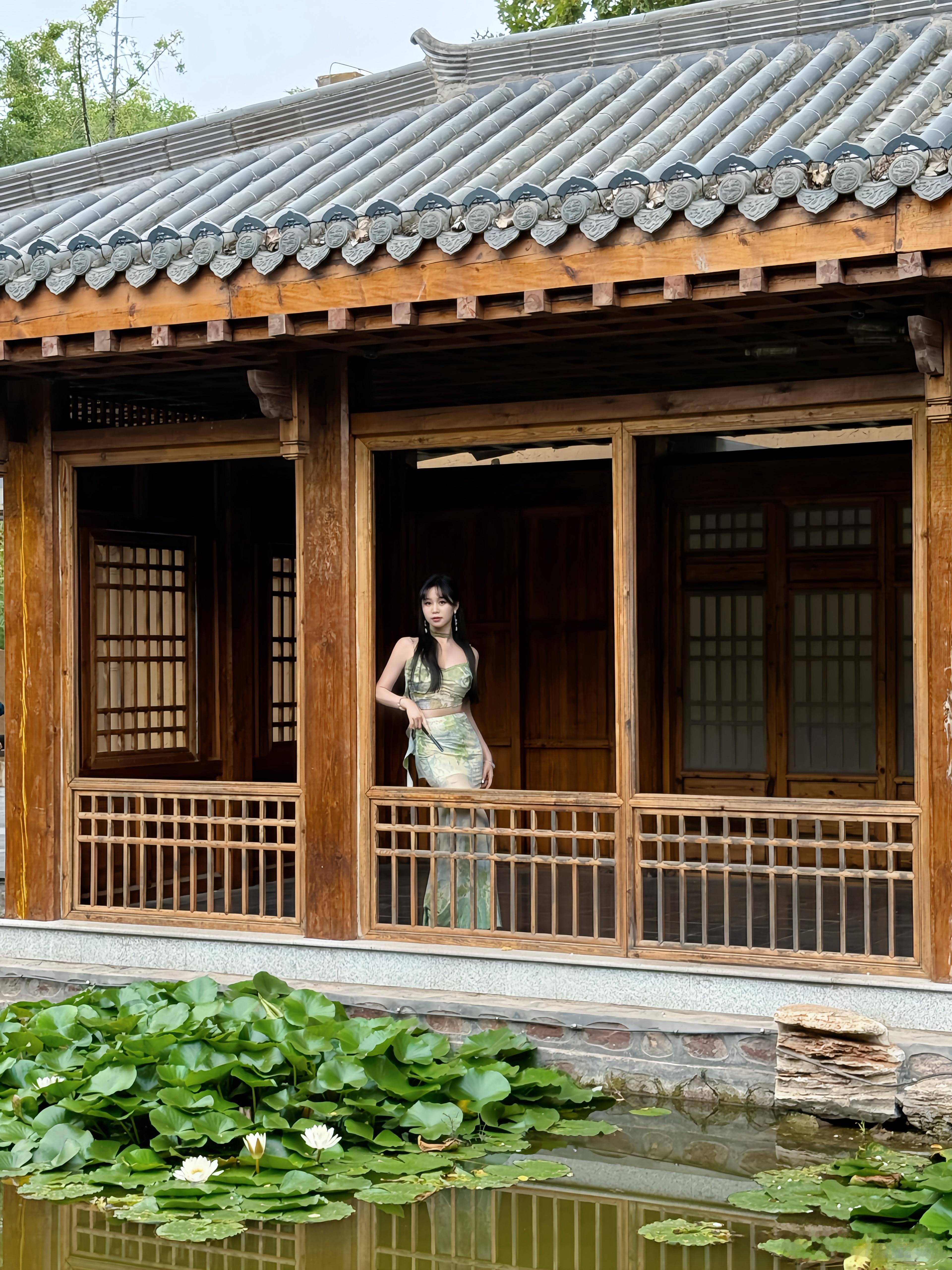 小入邯郸十里春🍃🧚🏻‍♀️👗:INSTUNNING​​​