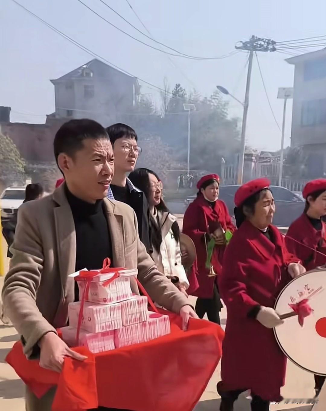 江西人是真富有啊，娶个老婆肯花这么多钱，你们江西人比深圳有钱多了，深圳都没你们江