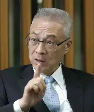 政绩斐然，民望不高，副手终究成了吴敦义的绝唱。吴敦义做为本土大佬履历完整，做过
