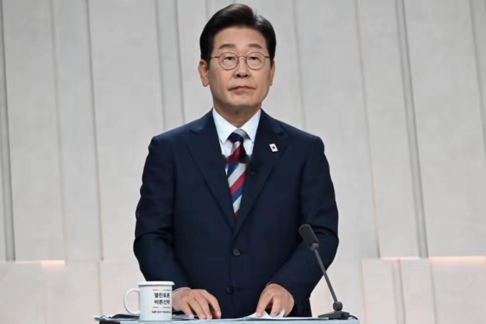 韩国前总统尹锡悦和妻子金建希双双入狱却意外在拘留所里迎来了一波“财富暴涨”李在明