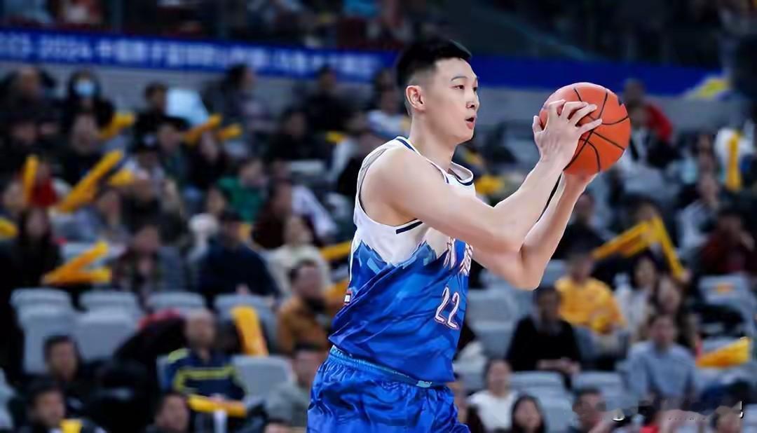 广东2换1，交易朱旭航？有消息称，本来广东想跟新疆谈判，交易李炎哲来补强锋线，