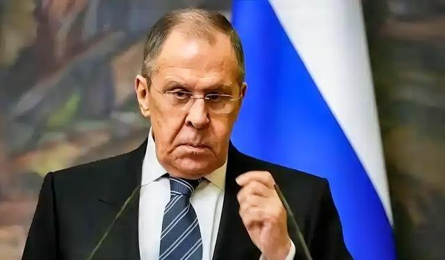 俄罗斯的真正死敌，从不是美国，更非德国。是那个潜伏200年的影子——每当俄罗斯要