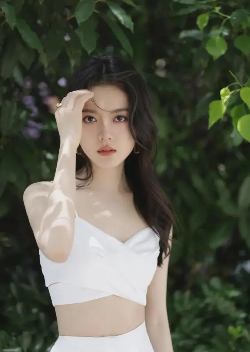 赵今麦和胡连馨，你觉得谁更好看？