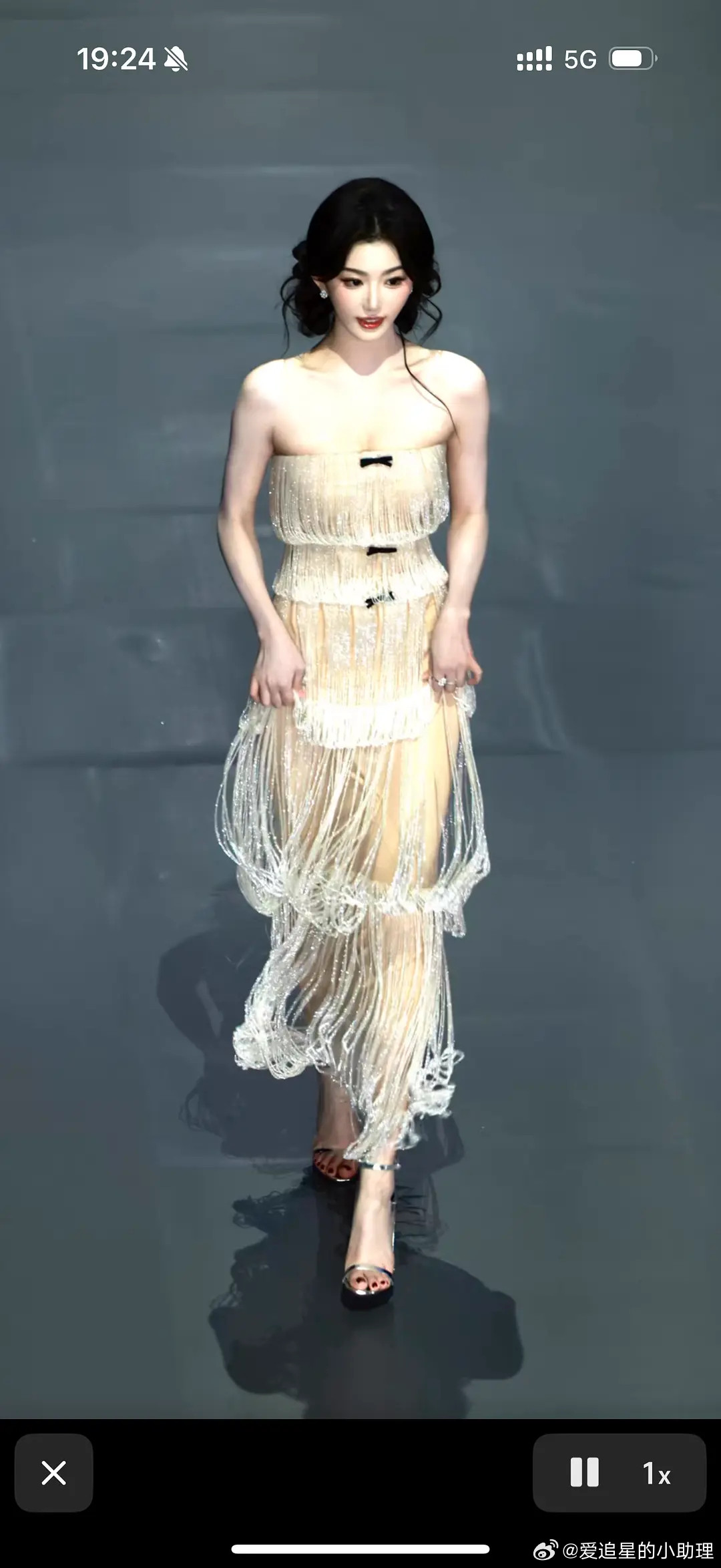 孔雪儿这两张图在🫘百万点赞了，美貌说服力如何？欧莱雅邓凯孔雪儿