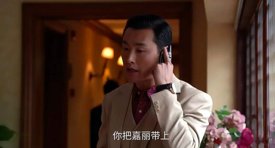 淬火年代：柳钧一通邀约电话，撕开了钱宏明光鲜生活下的裂痕。柳钧热情邀请钱宏明周末