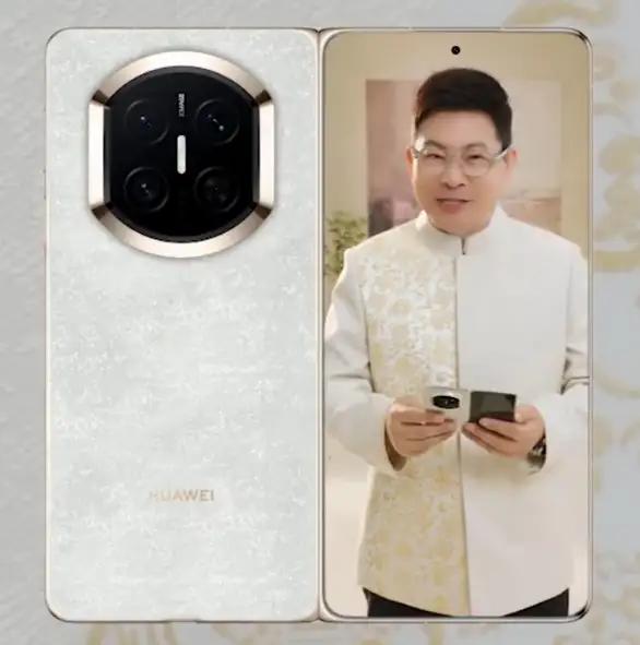 据大象新闻记者李莉和张迪驰报道，华为即将推出的MateX7折叠屏手机的外观设计已