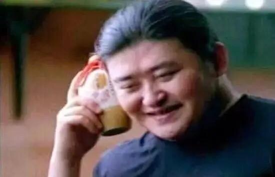 刘欢当年破例接白酒广告，最值得琢磨的，不是他收了多少钱，而是答应之前，他先去了一